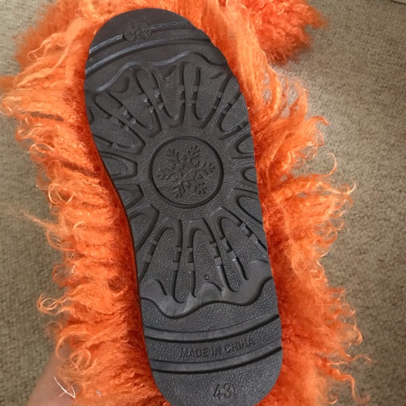 Crazy Fuzzy Orange Boots - Picture 6 of 6
